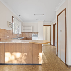 107 Red Hill Rd, Kooringal NSW 2650 - Photo 3