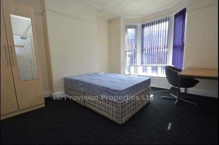 8 Bedroom Student Properties in Hyde Park Leeds - Photo 3