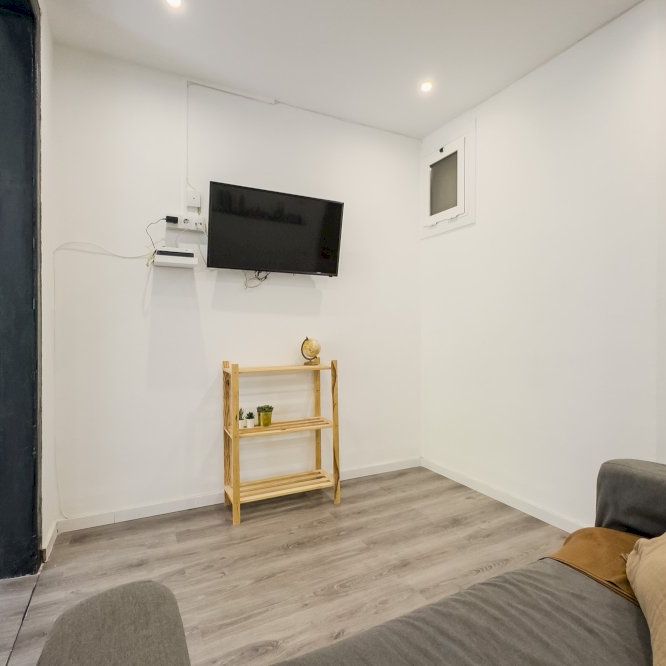 Cozy room with double wardrobe in Barcelona - Photo 1