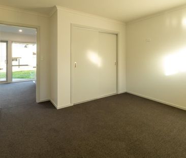 Beautiful 4 Bedroom on Kew Road - Photo 2