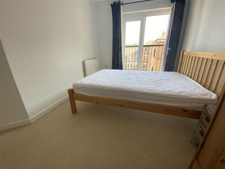 Adrian Close - Photo 5