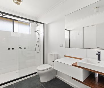 Renovated 4 bedroom home - Photo 4