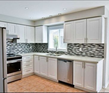 For Lease - 5725 Sidmouth Street, Mississauga, Ontario - Photo 1