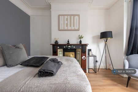 1 bedroom in a house share to rent - Photo 2