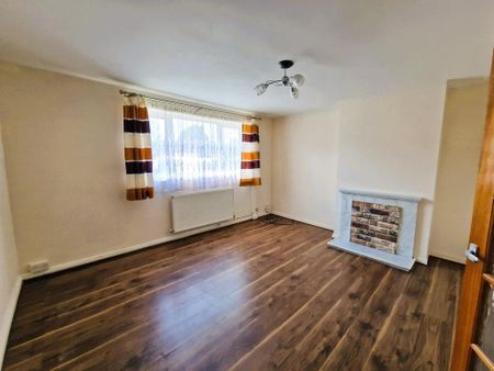3 bedroom semi-detached house to rent - Photo 2