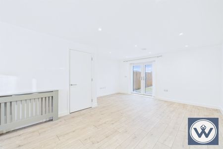 House to Rent: Furlong Way, M6 - Photo 2