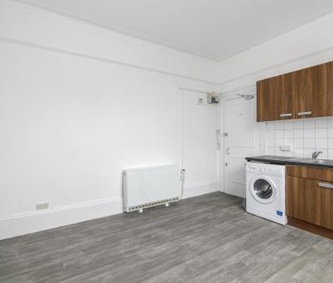 Bedsit to rent - Photo 3