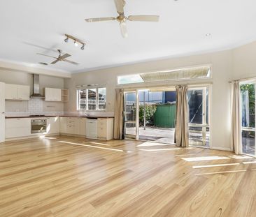Comfort and Convenience in Yarraville: Stunning 3-Bedroom Home with... - Photo 5