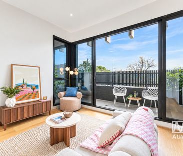 Bright & Spacious One Bedroom in Prime Carnegie Location - Photo 1