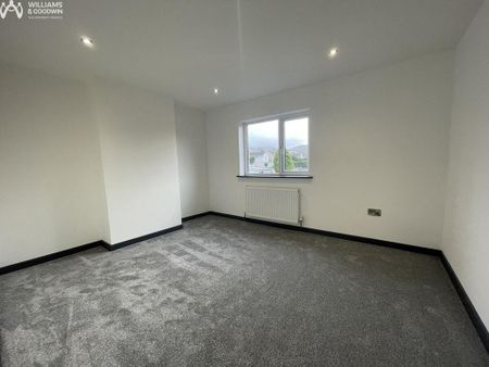 4 bedroom semi-detached house to rent - Photo 2