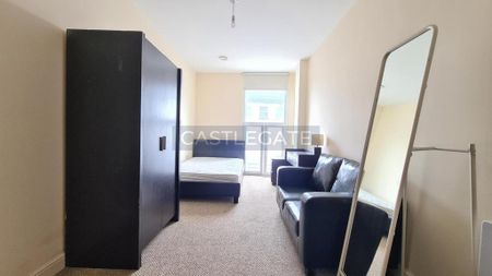 1 bedroom triplex to rent - Photo 3