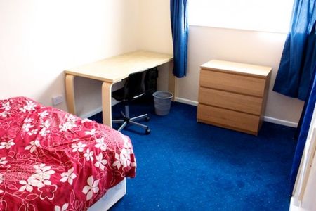 Spacious 4 Bedroom House, Colchester - Close to Uni - Photo 3