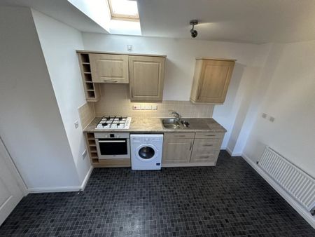 2 bedroom end of terrace house to rent - Photo 2