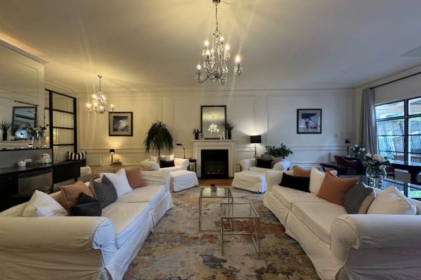 Elegant Ground Floor Two-Bedroom Apartment with French Provincial Charm - Photo 1