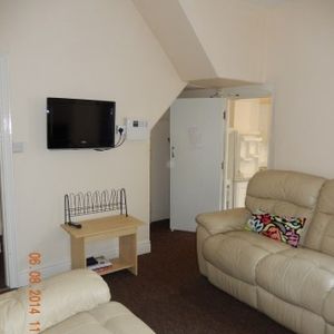 4 Bed Terrace house, Ventnor Street - Photo 2