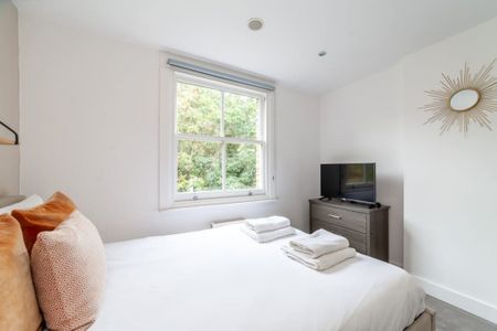 Flat 4 101 Finborough Road, London - Photo 2