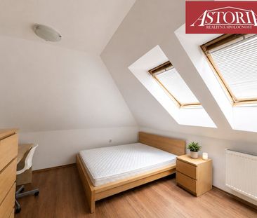 3D Obhliadka / PRENÁJOM | Veľkometrážny 3-izbový podkrovný byt v ce... – Fotografia 5