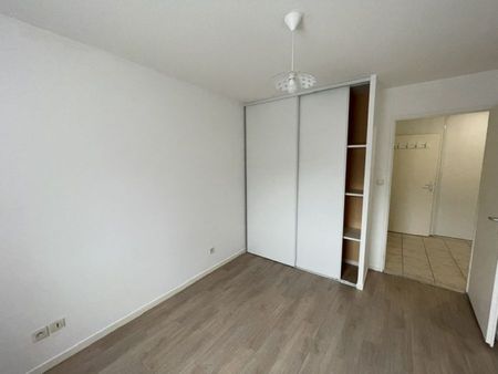 BEL APPARTEMENT EN RESIDENCE SECURISEE AVEC BALCON ET PARKING - Photo 3