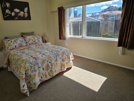 Sunny town house at the golden central Papatoetoe - Photo 3