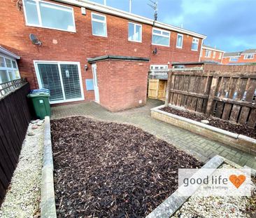 4 bedroom terraced house to rent - Photo 6