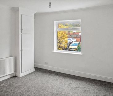 2 bedroom end of terrace house to rent - Photo 2