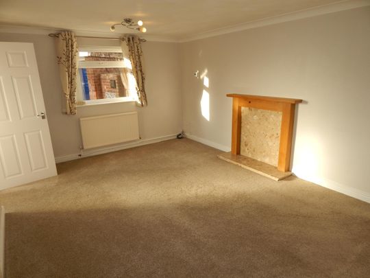 3 bedroom house to rent Hornbeam Close, Norwich, NR7 - Photo 1