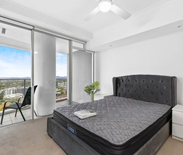 Modern Urban Living in the Heart of Southport - Convenience, Comfor... - Photo 4