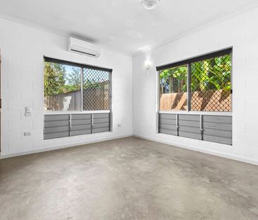 Solid lowset family home - Photo 6