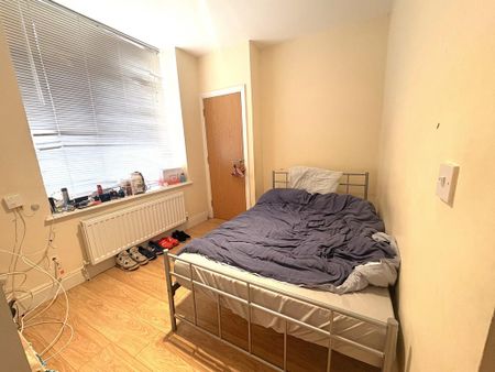 1 bedroom in a house share to rent - Photo 3