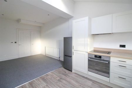 2 bedroom end of terrace house to rent - Photo 5