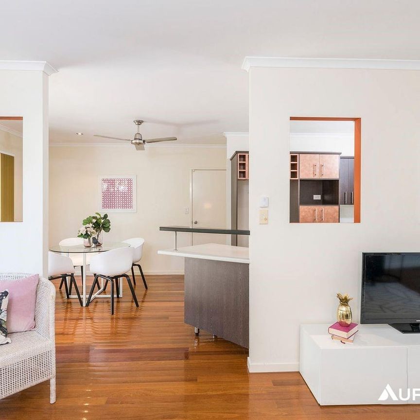 Modern Executive Townhome in the Heart of Bulimba – Walk to Oxford Street - Photo 1