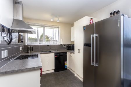 Lovely 2-bedroom home in Hornby! - Photo 4