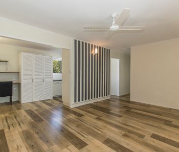 CHARMING 3 BEDROOM 1 BATHROOM DUPLEX - Photo 1
