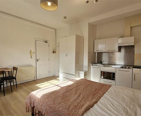 Flat 7, 26 Newmarket Road, Cambridge - Photo 1