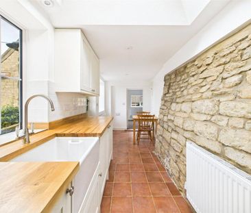 2 bedroom semi-detached house to rent - Photo 4