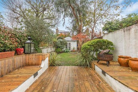 4 bedroom terraced house to rent - Photo 3