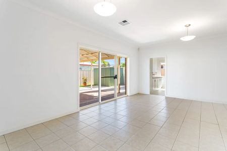 4 Coogee Avenue, Paralowie. - Photo 5