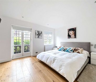 A charming 4 bedroom family home with wonderful gardens. - Photo 4