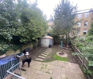 Double Room in a family home available Now! - Photo 1