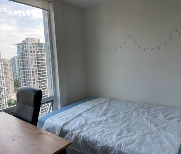 Room for rent 535 Smithe st, Vancouver - Photo 1