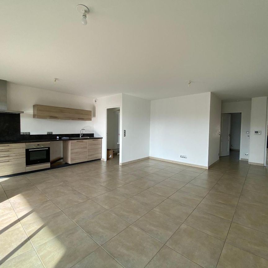 Location Appartement 3 pièces 74m² GUILHERAND GRANGES 07500 - Photo 1