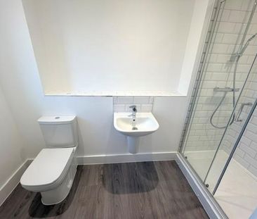 3 bedroom semi-detached house to rent - Photo 6
