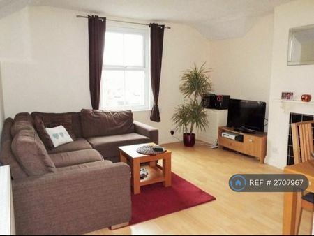 2 bedroom flat to rent - Photo 2