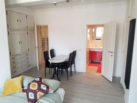 Châtelain! Beau Duplex Meublé 1 chambre - Photo 4