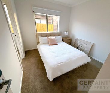 Stylish Fully Furnished Co-Living – Private Ensuite Room with All U... - Photo 2