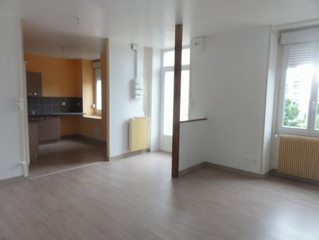 Location Appartement 4 pièces 88m² LE CREUSOT 71200 - Photo 2