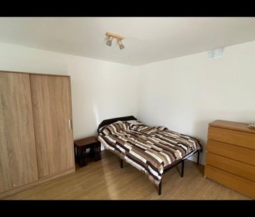 Studio Flat, Pinner Road, HA2 - Photo 1
