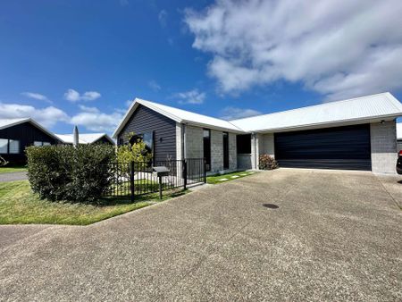 Four bedroom at The Lakes - Photo 4