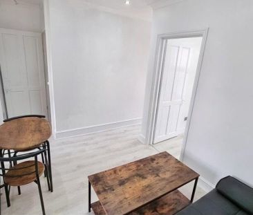 2 Bed Maisonette, Frith Road, E11 - Photo 2