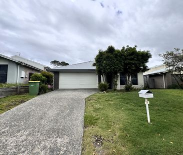 Spacious Family Home! - Photo 3